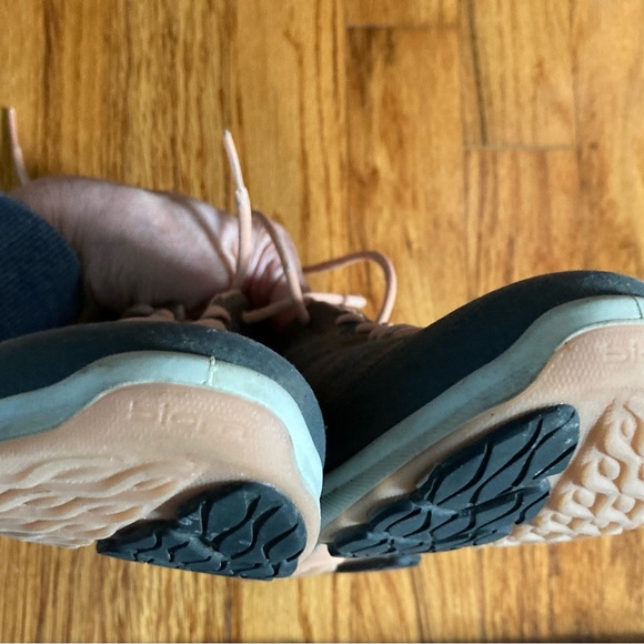 Ecco Women’s Biom Fjuel Tie Low-Top Sneaker - (worn only one time!) - Picture 7 of 7